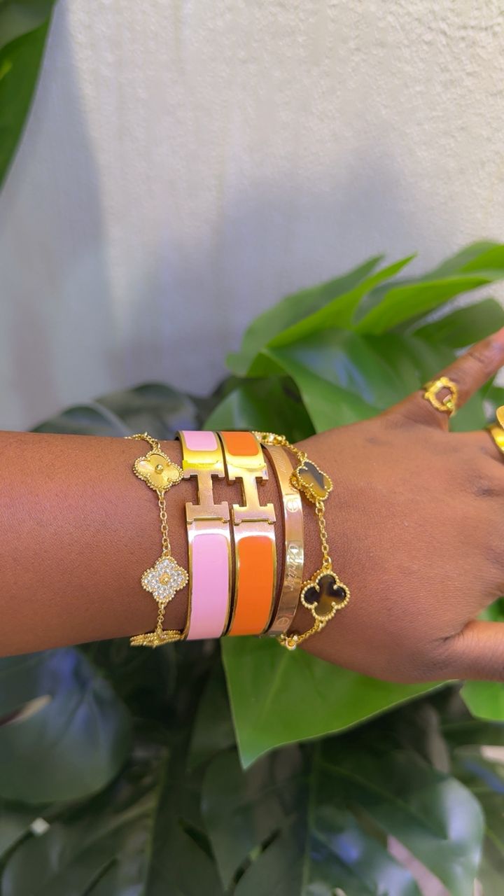 Gold necklace set with matching earrings